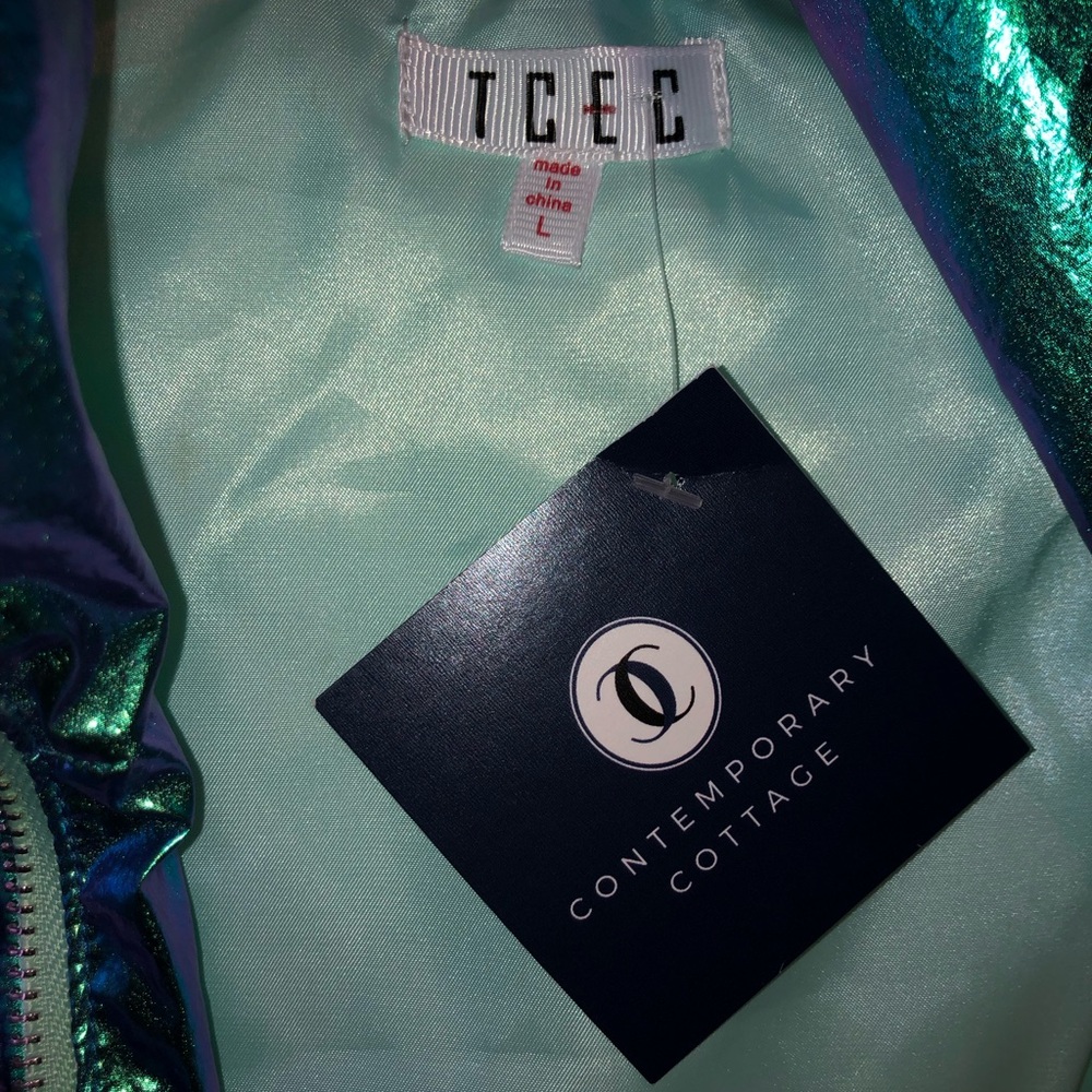T.C.E.C metallic puffer